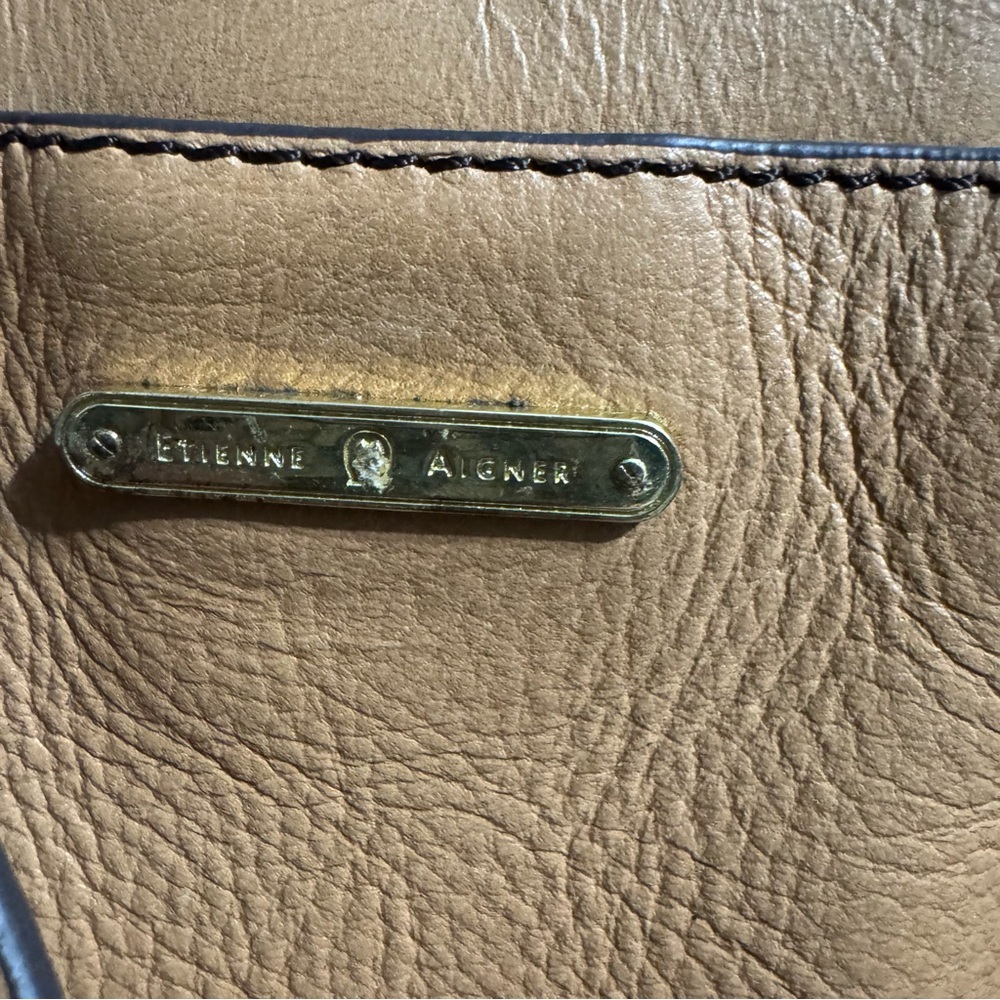 Etienne Aigner Cynthia Collection style 72111 preowned leather shoulder bag - Picture 3 of 11